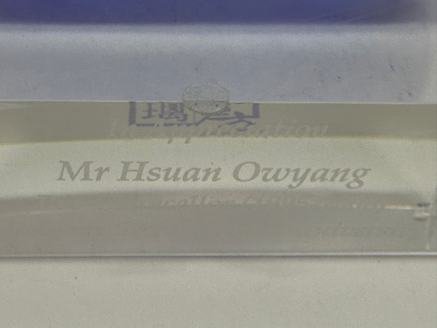 Liuli Gongfang Liuligongfang Crystal Glass Fish Sculpture Artist Signed 2002 With Original Box Taiwan Artistic Chinese Glassware 8.25W X 8H [Photo 12]