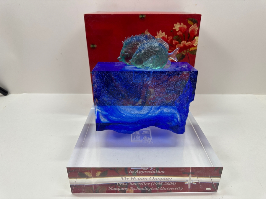 Liuli Gongfang Liuligongfang Crystal Glass Fish Sculpture Artist Signed 2002 With Original Box Taiwan Artistic Chinese Glassware 8.25W X 8H [Photo 2]