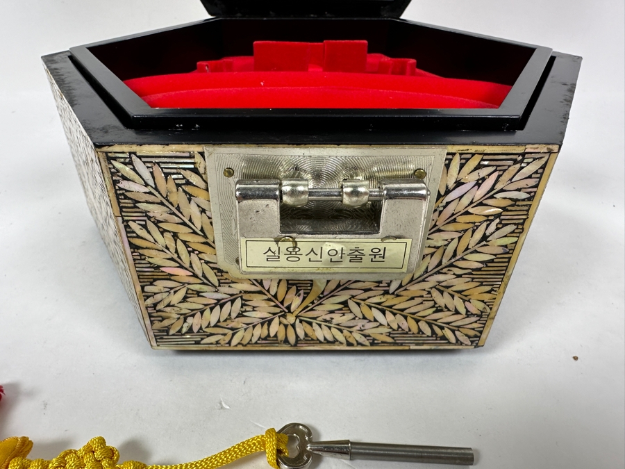 Vintage Stunning Korean Mother Of Pearl Inlay Jewelry Box 8.5W X 4H [Photo 14]
