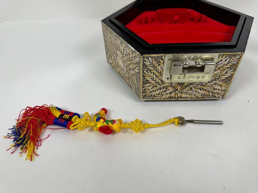 Vintage Stunning Korean Mother Of Pearl Inlay Jewelry Box 8.5W X 4H [Photo 12]