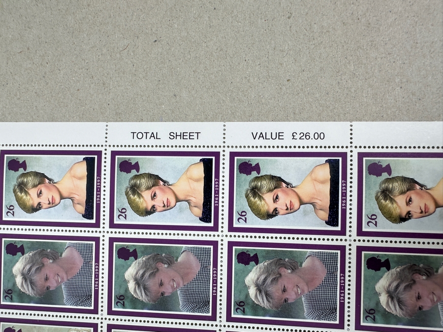 Mint Stamp Sheet Issued By The Royal Mail In 1998 Featuring Princess Diana (1961-1997) - 100 Stamps Total [Photo 7]