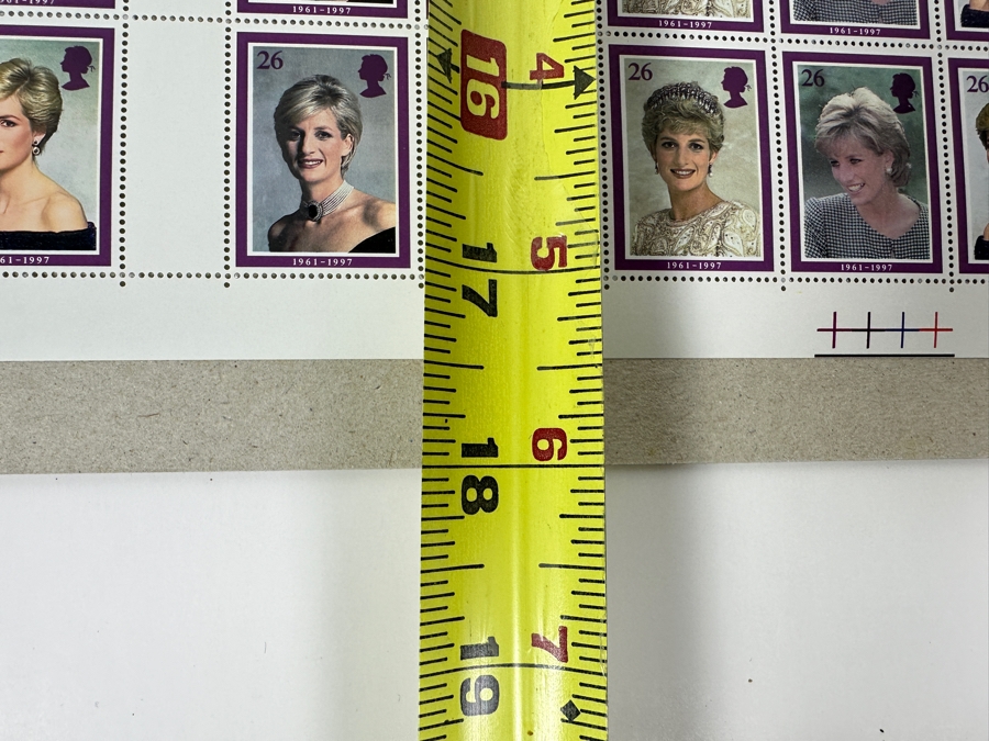 Mint Stamp Sheet Issued By The Royal Mail In 1998 Featuring Princess Diana (1961-1997) - 100 Stamps Total [Photo 9]