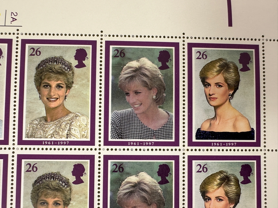 Mint Stamp Sheet Issued By The Royal Mail In 1998 Featuring Princess Diana (1961-1997) - 100 Stamps Total [Photo 5]