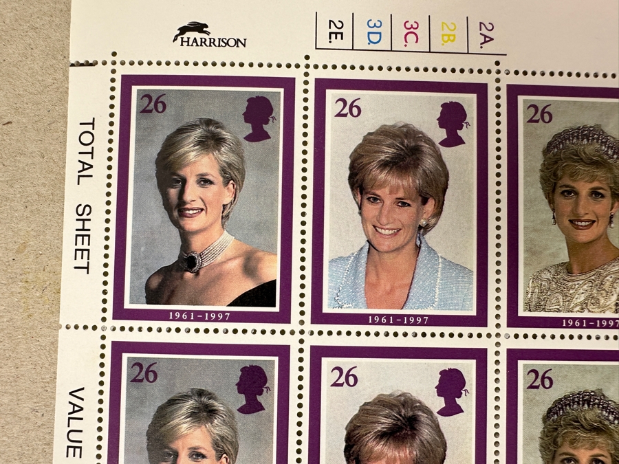 Mint Stamp Sheet Issued By The Royal Mail In 1998 Featuring Princess Diana (1961-1997) - 100 Stamps Total [Photo 4]