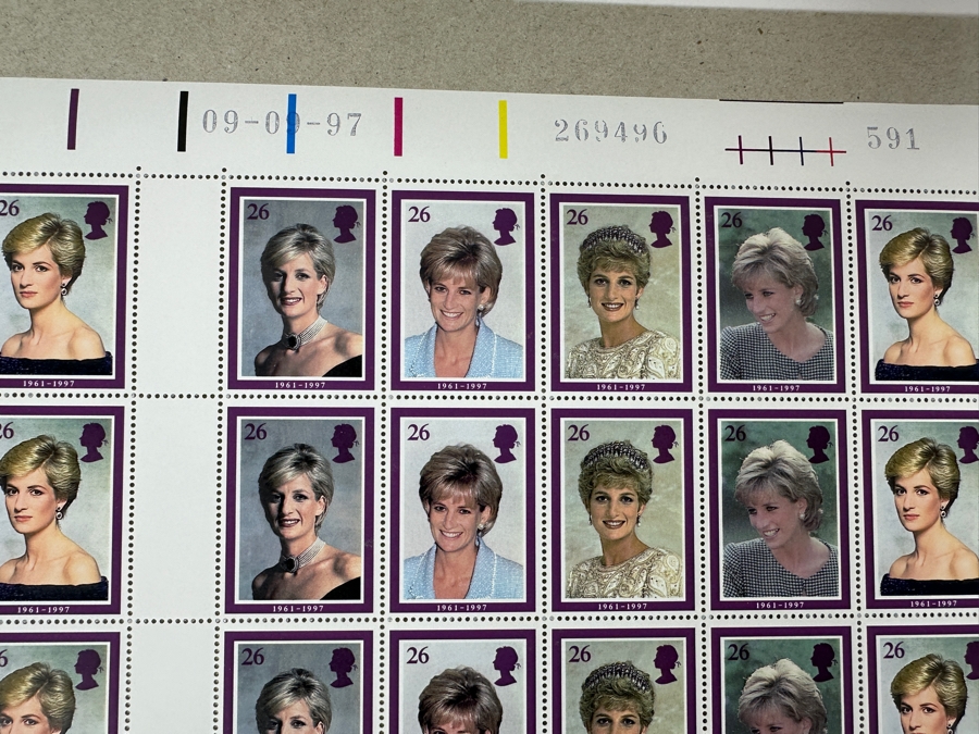 Mint Stamp Sheet Issued By The Royal Mail In 1998 Featuring Princess Diana (1961-1997) - 100 Stamps Total [Photo 6]
