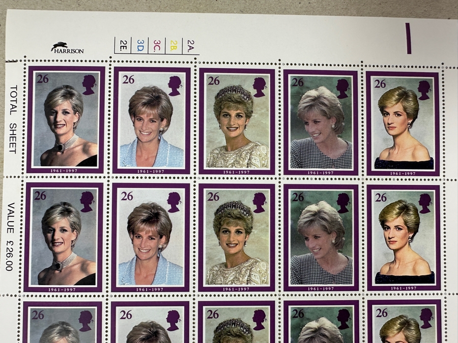 Mint Stamp Sheet Issued By The Royal Mail In 1998 Featuring Princess Diana (1961-1997) - 100 Stamps Total [Photo 3]