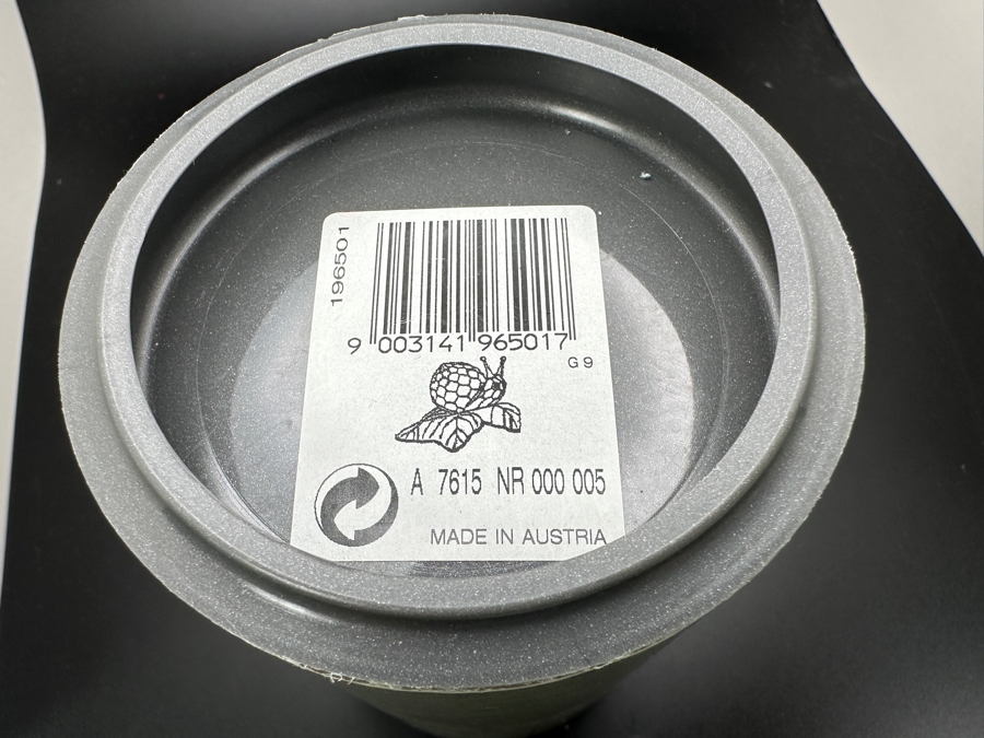 Swarovski Crystal Snail on Vine Leaf #196501 with Box 1.25'H [Photo 7]