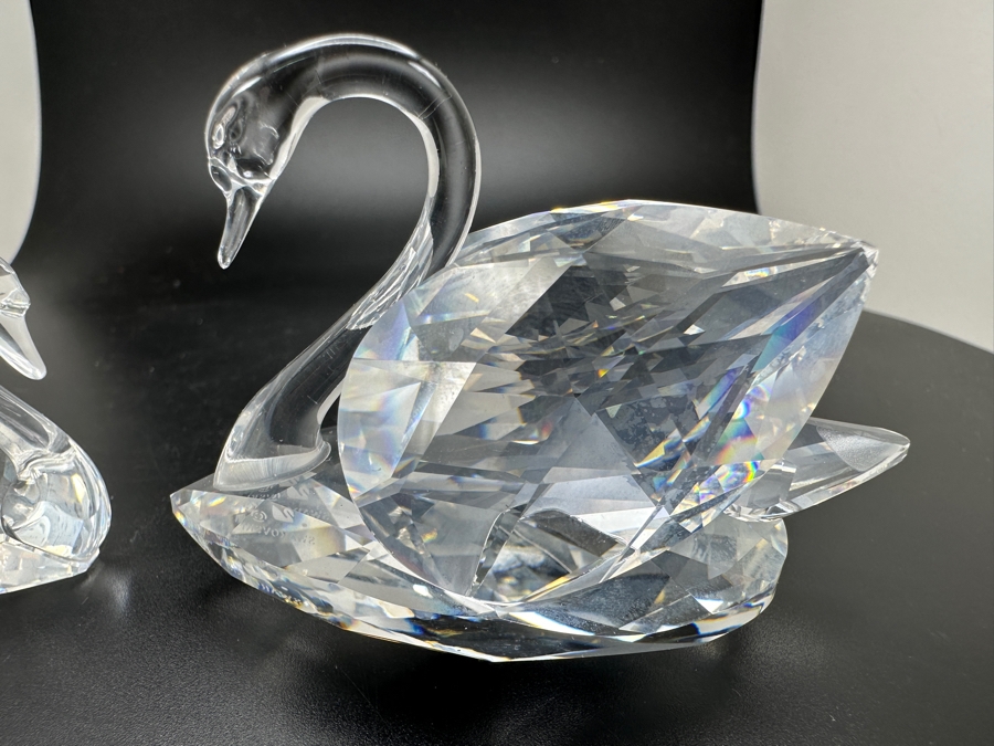 Swarovski Crystal Swan #4117276 and Large Swan #010005 with Boxes 1.5'H and 2'H [Photo 4]