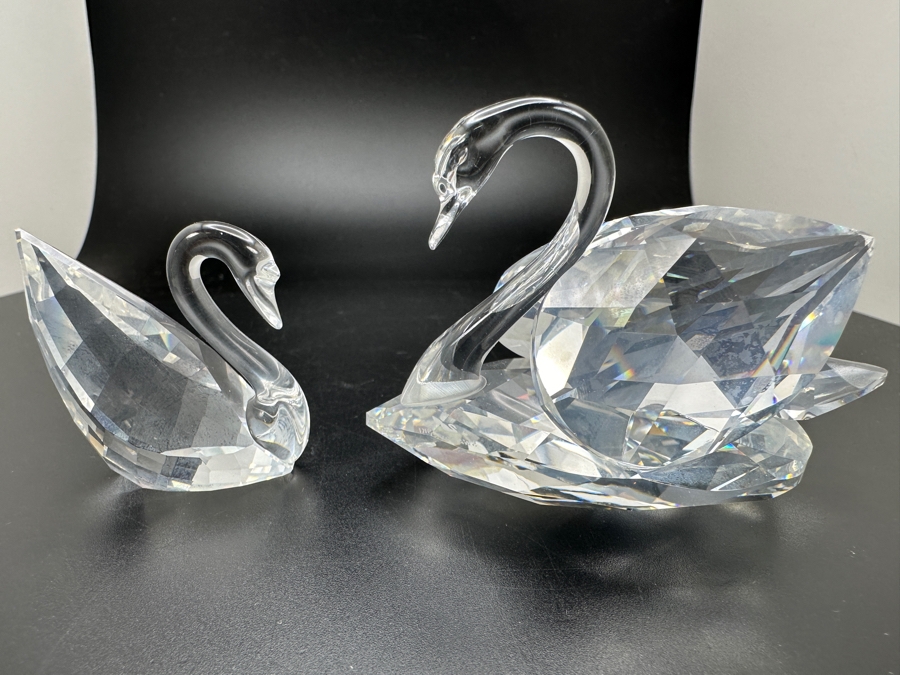 Swarovski Crystal Swan #4117276 and Large Swan #010005 with Boxes 1.5'H and 2'H [Photo 3]
