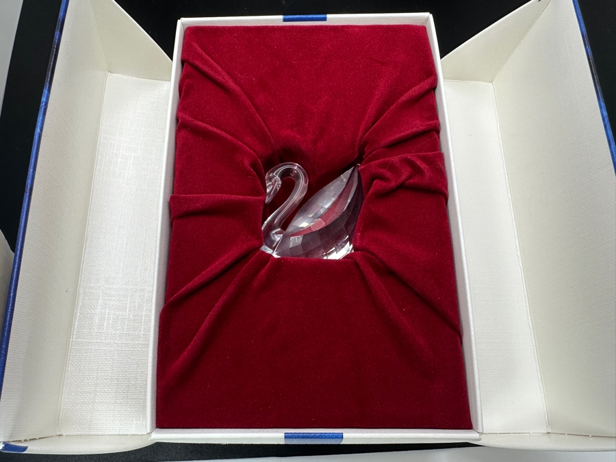 Swarovski Crystal Swan #4117276 and Large Swan #010005 with Boxes 1.5'H and 2'H [Photo 7]