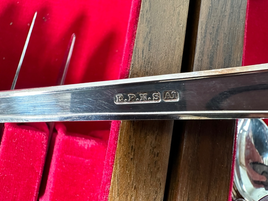 Large Set Of Rogers 'Lady Katherine' Silverplate Flatware Service Approximate Service For 8 [Photo 8]