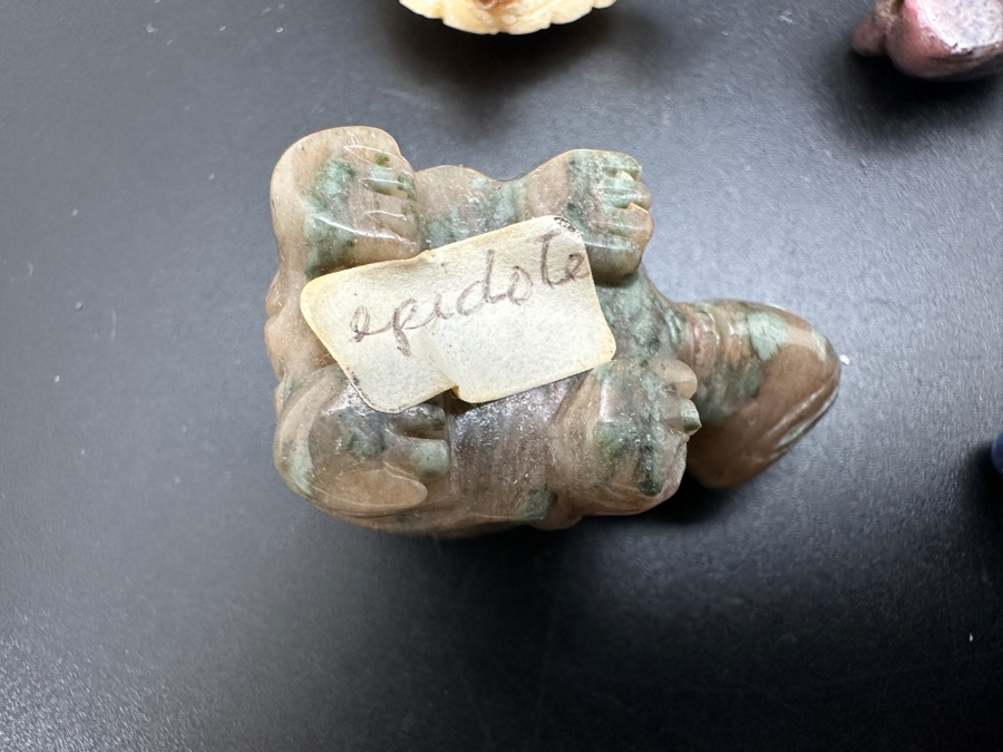 Collection Of Ten Hand Carved Miniature Turtle Figurines Of Various Stones [Photo 20]