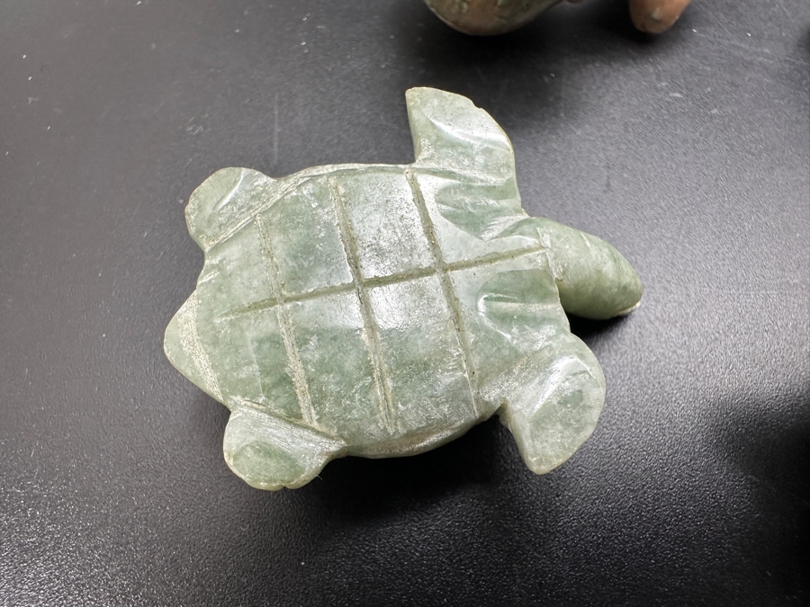 Collection Of Ten Hand Carved Miniature Turtle Figurines Of Various Stones [Photo 19]