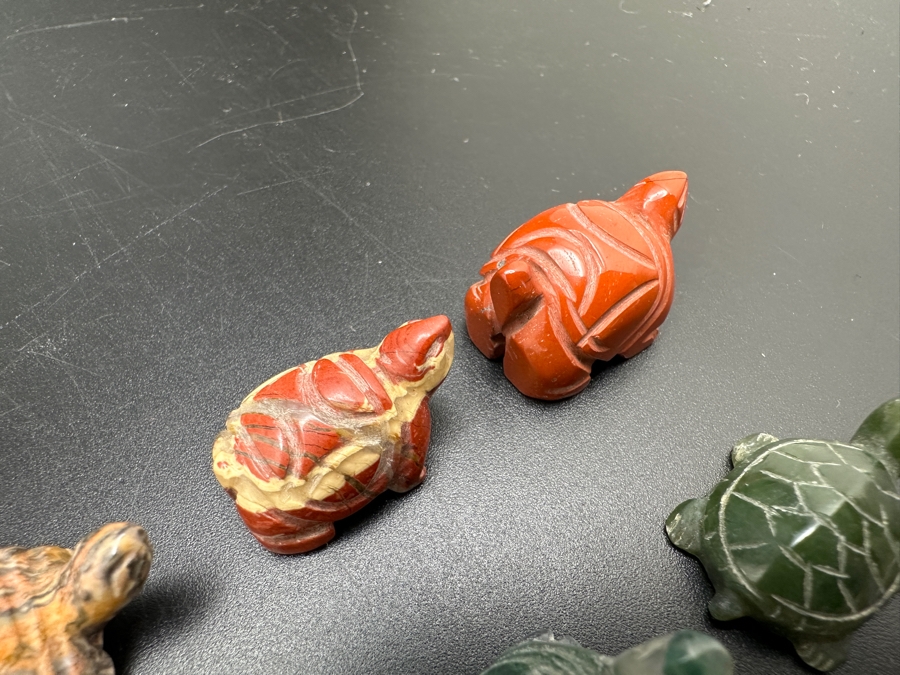 Collection Of Twenty Hand Carved Miniature Turtle Figurines Of Various Stones [Photo 12]