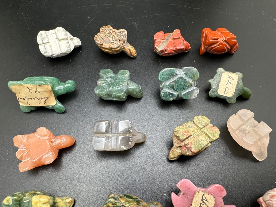Collection Of Twenty Hand Carved Miniature Turtle Figurines Of Various Stones [Photo 16]