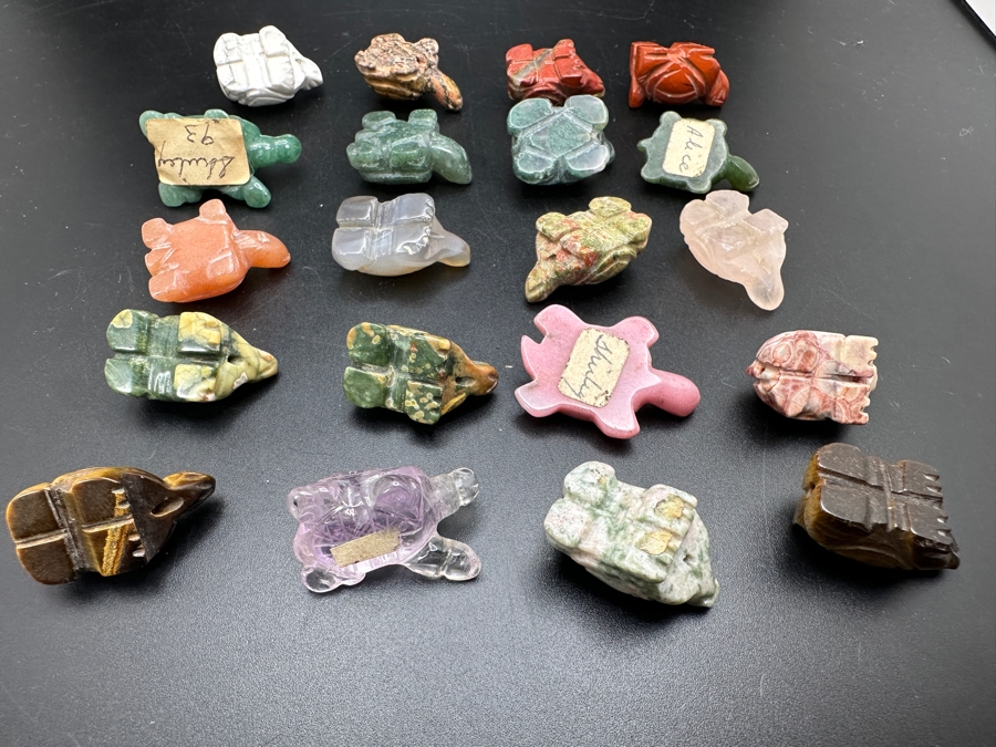 Collection Of Twenty Hand Carved Miniature Turtle Figurines Of Various Stones [Photo 15]