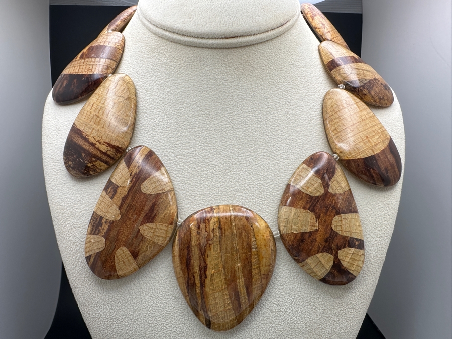 17' Wooden Necklace [Photo 2]