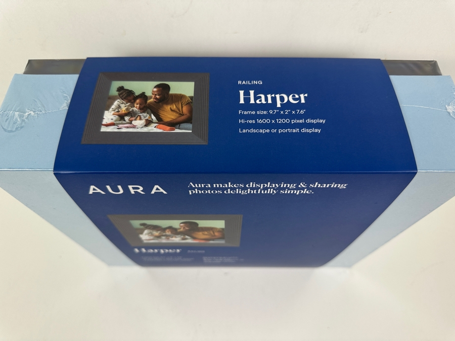 New Aura Digital Picture Frame 9.7 X 7.6 [Photo 2]