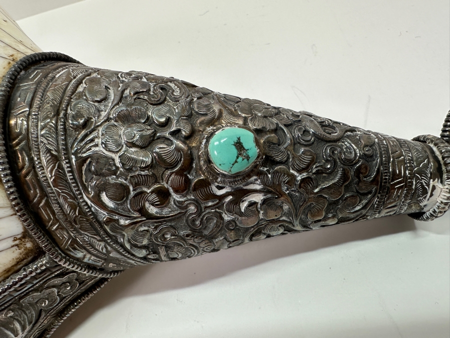 Impressive Tibetan Conch Shell Ritual Horn Adorned With Detailed Silver, Coral And Turquoise Weighs 2,232g [Photo 12]