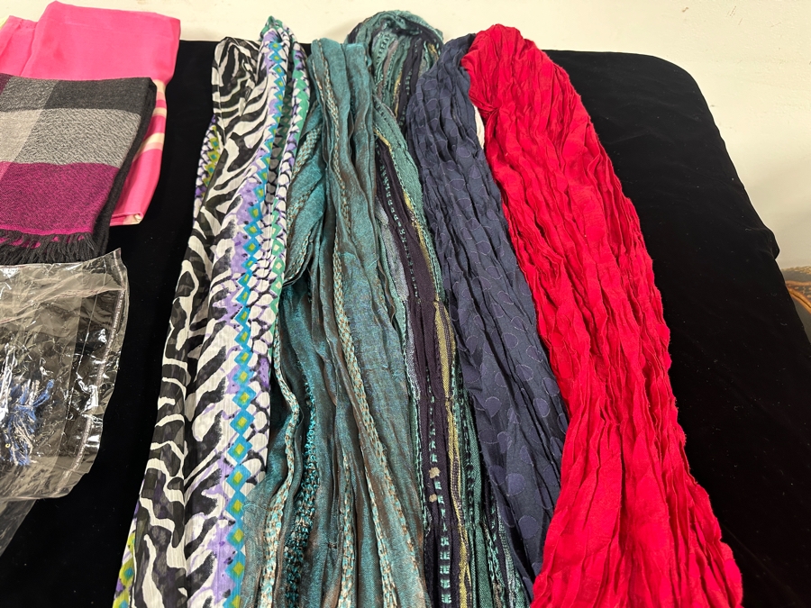 Large Collection Of Women's Scarves & Wraps Some New With Tags [Photo 4]