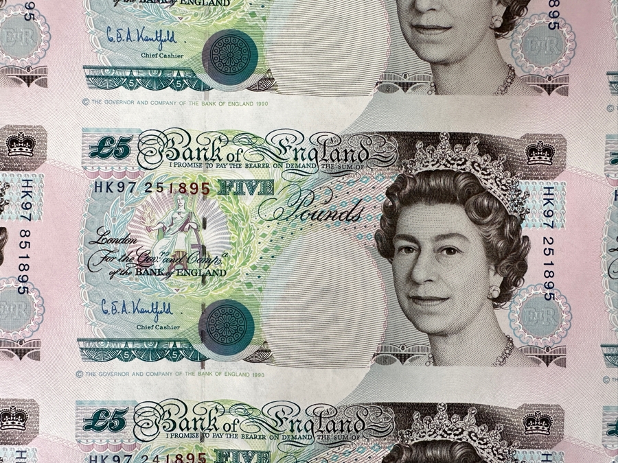 Rare Limited Edition Uncut Sheet Of Hong Kong 1997 Bank Of England Five Pound Currency Commemorative Notes Commemorating The Return Of Hong Kong To China Issued 23rd May 1997 With Certificate Of Authenticity Limited To 3,888 Sheets - 35 Five Pound Bills [Photo 9]