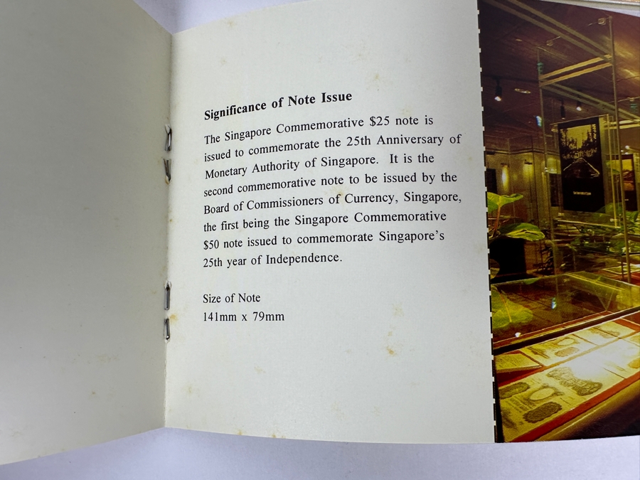 Pair Of Mint Uncirculated Singapore Twenty Five Dollars Bills Commemorating 25 Years Of Singapore 1971-1996 [Photo 18]