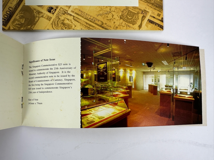 Pair Of Mint Uncirculated Singapore Twenty Five Dollars Bills Commemorating 25 Years Of Singapore 1971-1996 [Photo 17]