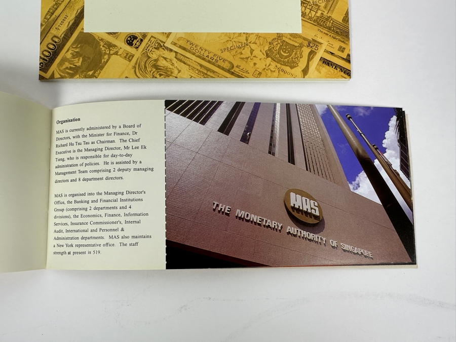 Pair Of Mint Uncirculated Singapore Twenty Five Dollars Bills Commemorating 25 Years Of Singapore 1971-1996 [Photo 13]