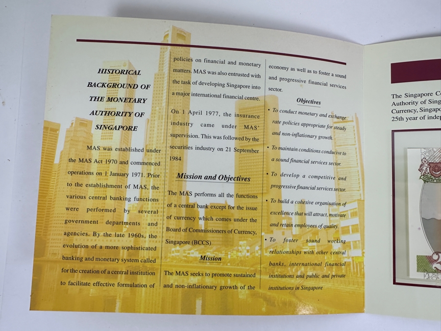 Pair Of Mint Uncirculated Singapore Twenty Five Dollars Bills Commemorating 25 Years Of Singapore 1971-1996 [Photo 6]