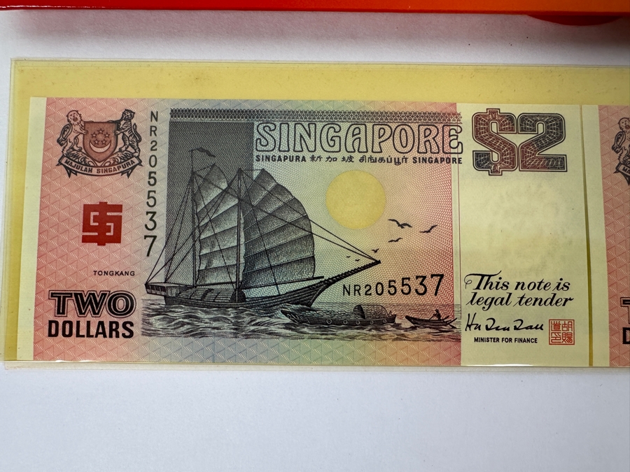 Pair Of Mint Uncirculated Singapore Two Dollars Bills [Photo 3]