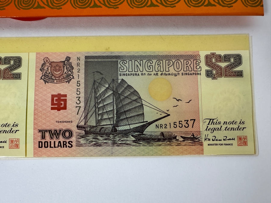 Pair Of Mint Uncirculated Singapore Two Dollars Bills [Photo 4]