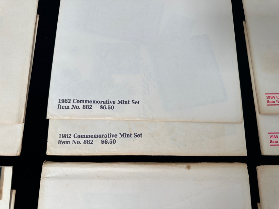 United Stamps Commemorative Stamps Sets: 2 X 1980, 2 X 1981, 2 X 1982, 2 X 1983, 2 X 1984, 2 X 1986, 2 X 1980 Winter Olympics Souvenir Folder Item No. 941 - Total Of 14 Sets [Photo 4]
