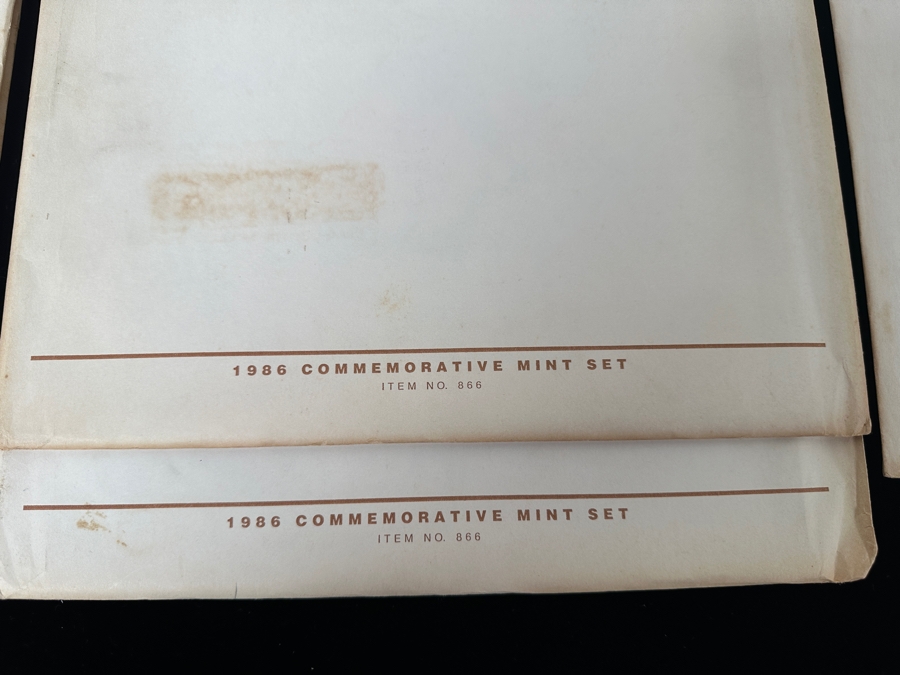 United Stamps Commemorative Stamps Sets: 2 X 1980, 2 X 1981, 2 X 1982, 2 X 1983, 2 X 1984, 2 X 1986, 2 X 1980 Winter Olympics Souvenir Folder Item No. 941 - Total Of 14 Sets [Photo 7]