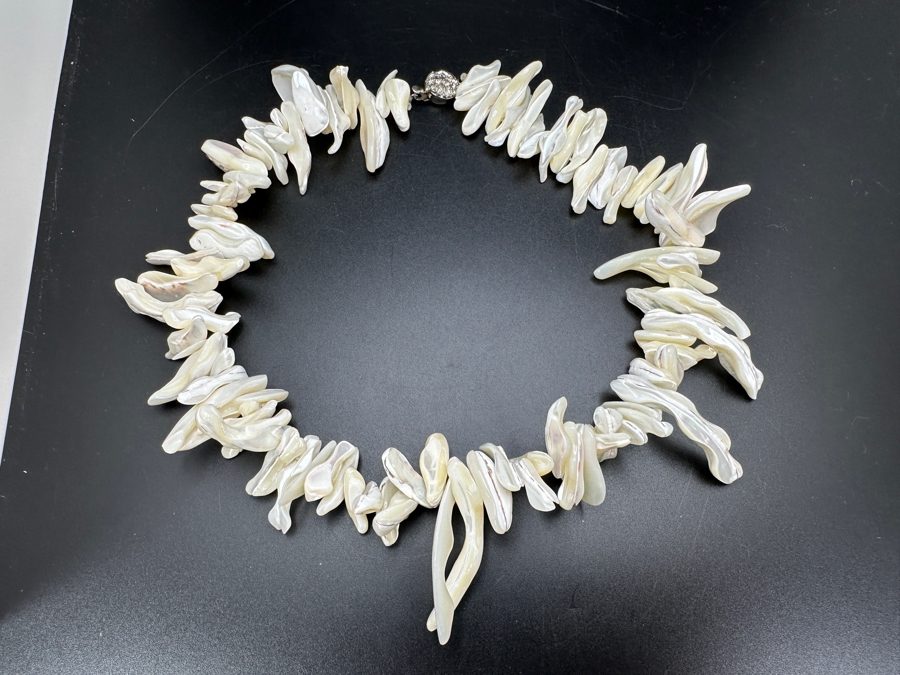 White Seashell 15' Statement Necklace [Photo 3]