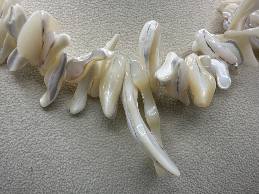 White Seashell 15' Statement Necklace [Photo 2]
