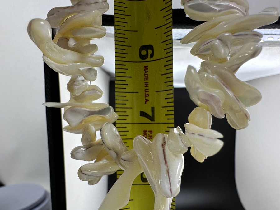 White Seashell 15' Statement Necklace [Photo 5]