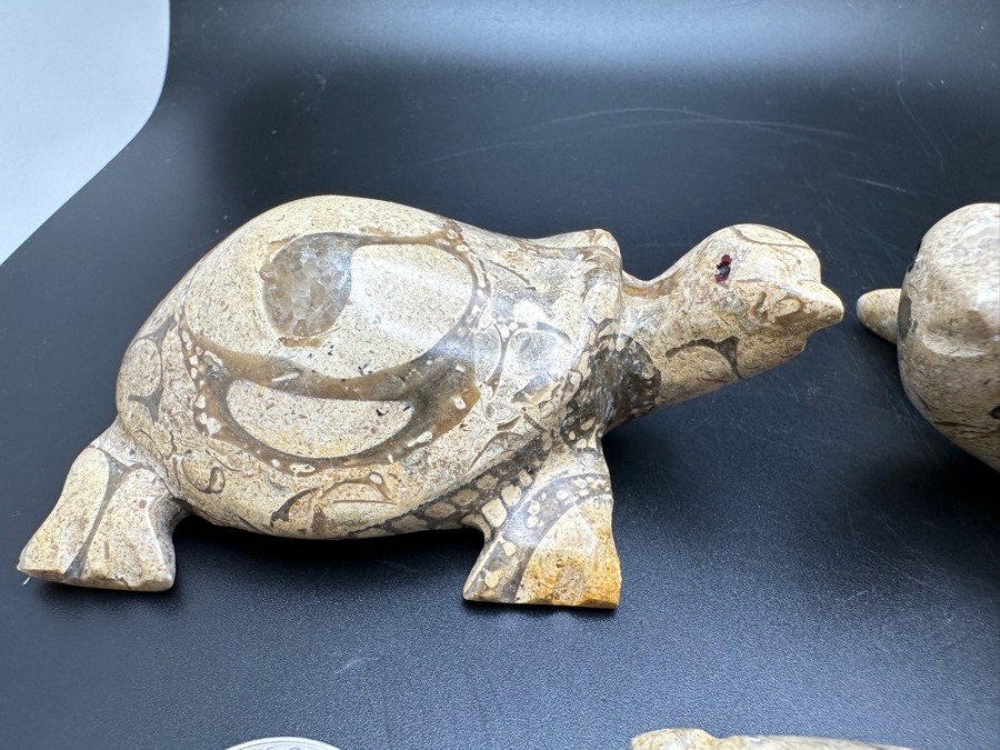 Set Of Three Carved Stone Turtle Figurines 670g [Photo 4]