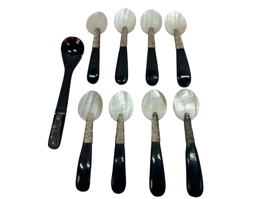 Vintage Mother of Pearl Spoons 4' and 5.5' [Photo 1]
