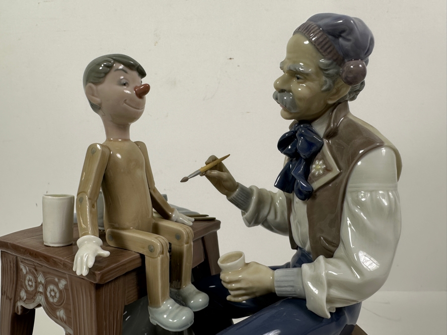 Lladro 'The Puppet Painter' Porcelain Figurine 8W X 7D X 9H Retailed $925 [Photo 5]