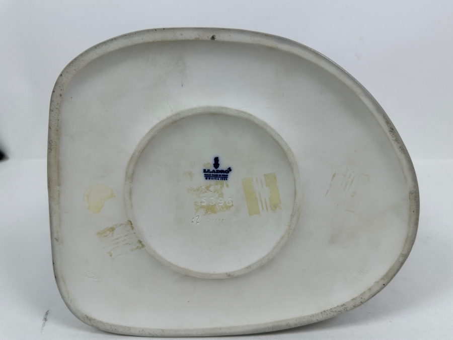 Lladro 'The Puppet Painter' Porcelain Figurine 8W X 7D X 9H Retailed $925 [Photo 12]