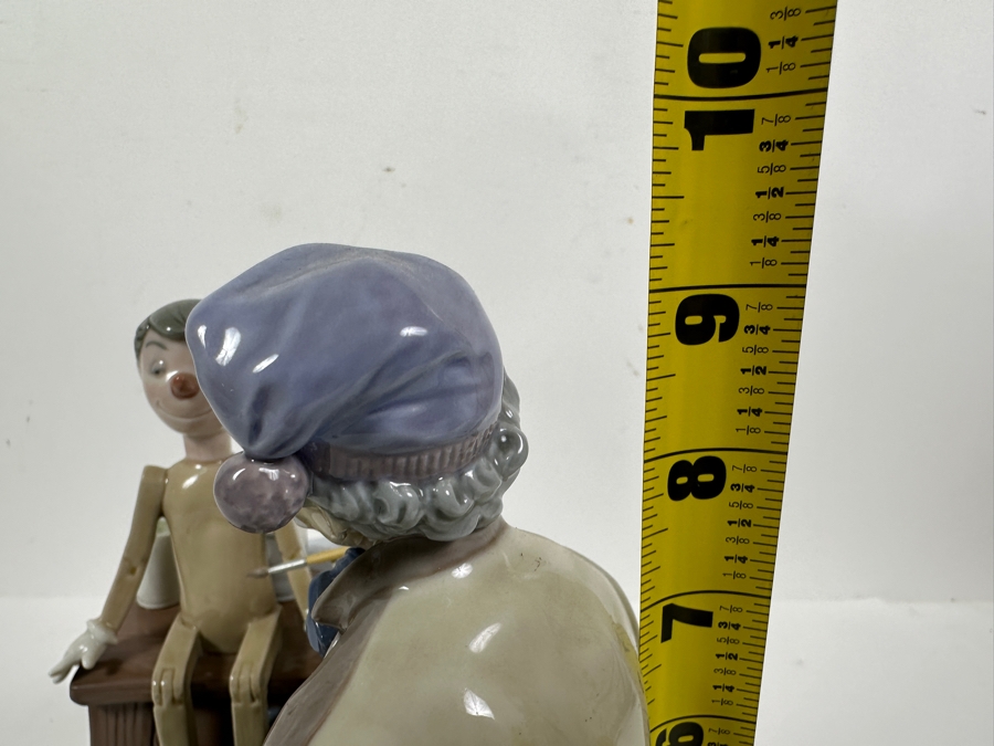 Lladro 'The Puppet Painter' Porcelain Figurine 8W X 7D X 9H Retailed $925 [Photo 16]
