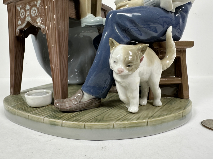 Lladro 'The Puppet Painter' Porcelain Figurine 8W X 7D X 9H Retailed $925 [Photo 4]