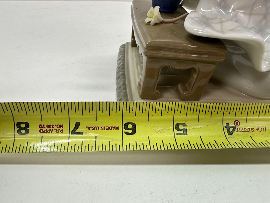 Lladro 'Japanese Girl Decorating' Porcelain Figurine #4840 7.5'H 1973-1978 [Photo 12]