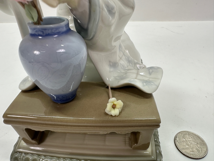 Lladro 'Japanese Girl Decorating' Porcelain Figurine #4840 7.5'H 1973-1978 [Photo 6]