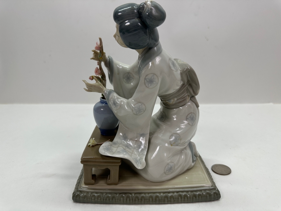 Lladro 'Japanese Girl Decorating' Porcelain Figurine #4840 7.5'H 1973-1978 [Photo 8]