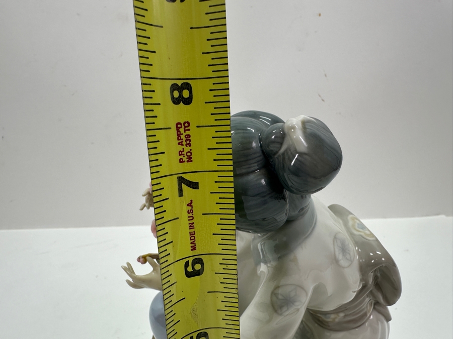 Lladro 'Japanese Girl Decorating' Porcelain Figurine #4840 7.5'H 1973-1978 [Photo 14]