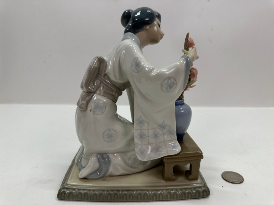 Lladro 'Japanese Girl Decorating' Porcelain Figurine #4840 7.5'H 1973-1978 [Photo 10]
