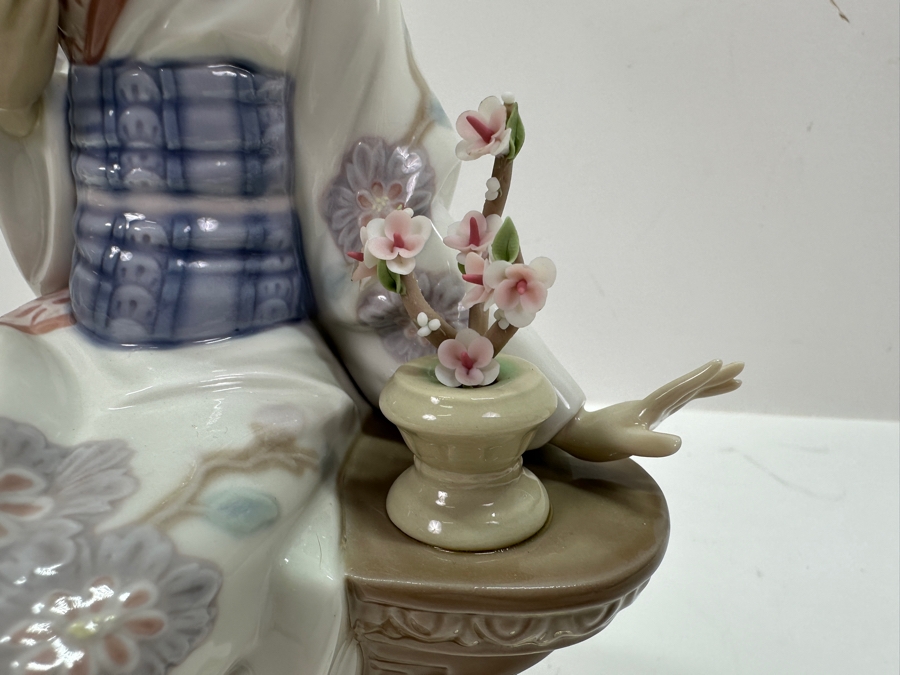 Lladro 'Nippon Lady' Porcelain Figurine #5327 9'H 1985-2001 [Photo 4]