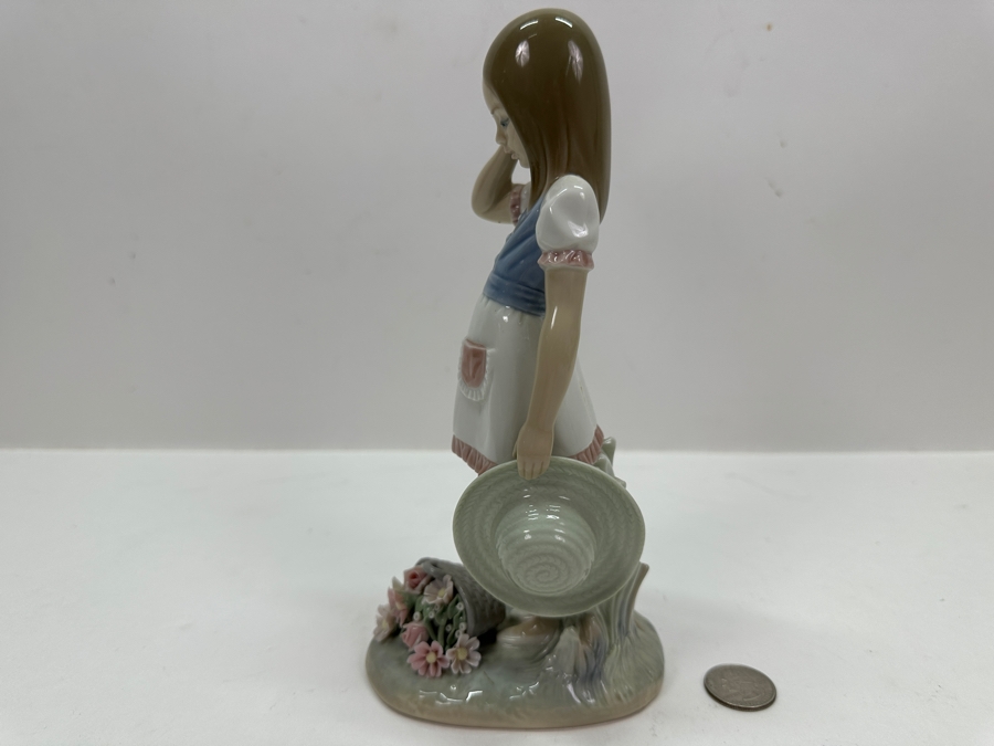 Lladro 'Dropping the Flowers' Porcelain Figurine #1285 7.5'H  [Photo 6]