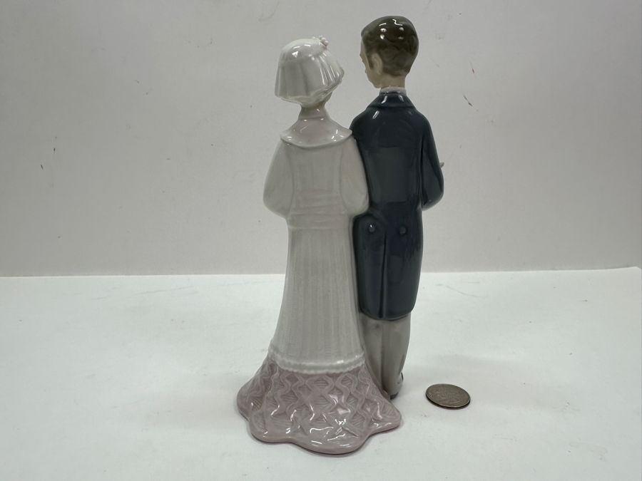 Lladro 'Bride and Groom' Porcelain Figurine #4840 7.5'H  [Photo 4]